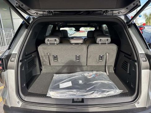 New 2026 Chevrolet Traverse Z71 w/ Enhanced Driving Package AWD/4WD image 8