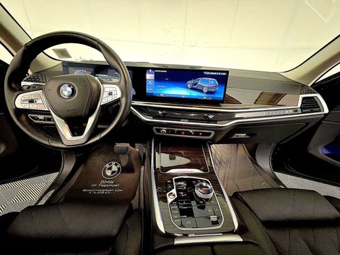 Used 2023 BMW X7 xDrive40i w/ Executive Package image 12