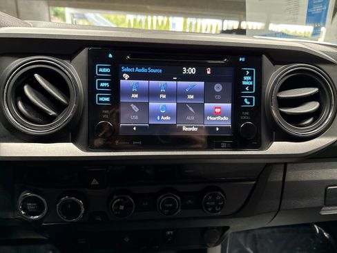 Used 2017 Toyota Tacoma TRD Off-Road w/ Tow Package (A/T) image 18