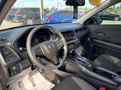 Used 2020 Honda HR-V LX image 8