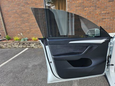 Used 2023 Tesla Model Y AWD image 34