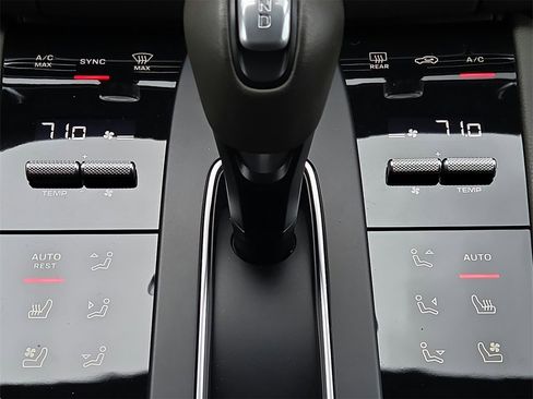 Used 2023 Porsche Macan S image 13