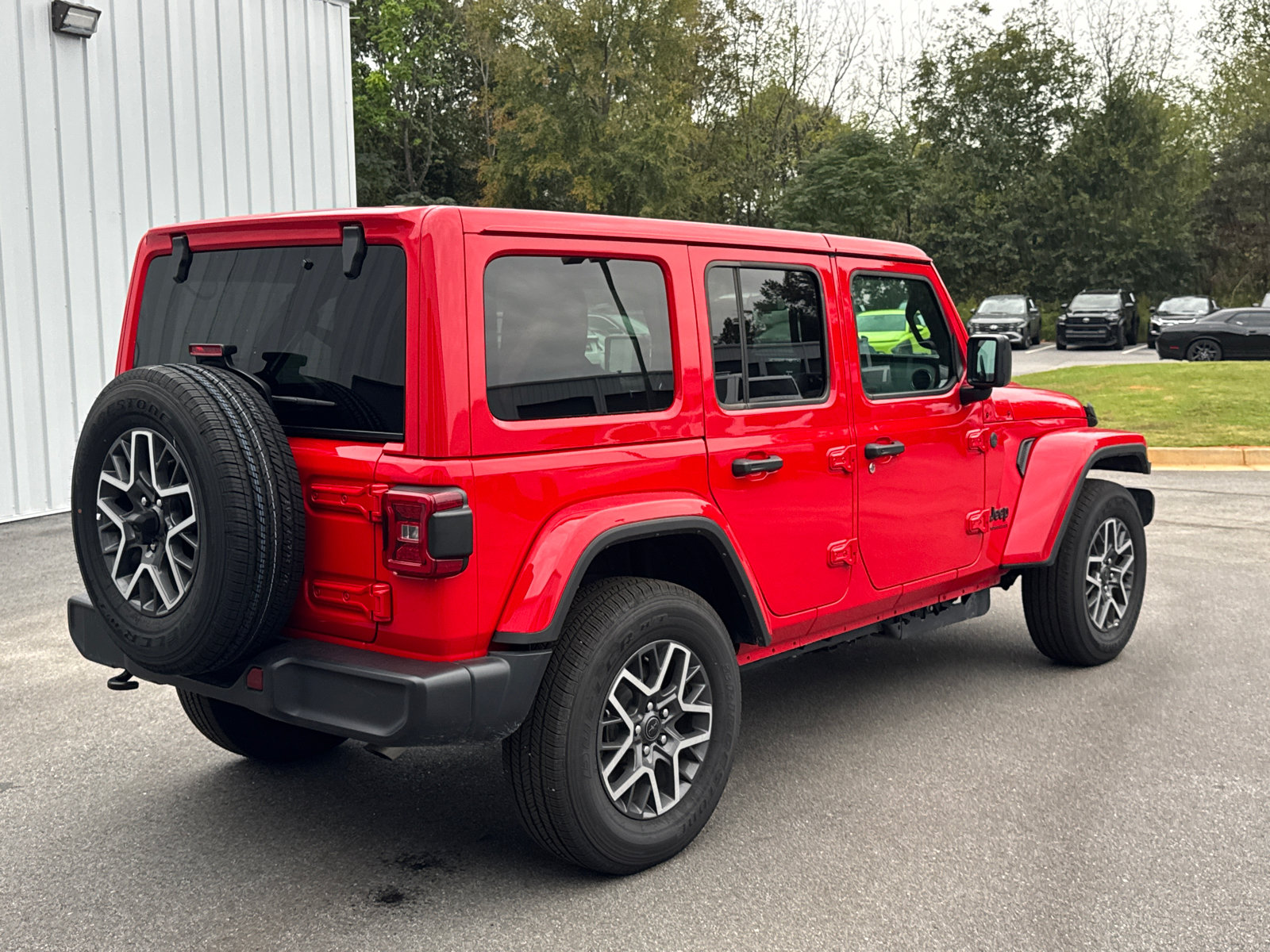 Used 2026 Jeep Wrangler Unlimited Sahara AWD/4WD image 5