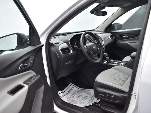 Used 2022 Chevrolet Equinox LS w/ LS Convenience Package FWD image 12
