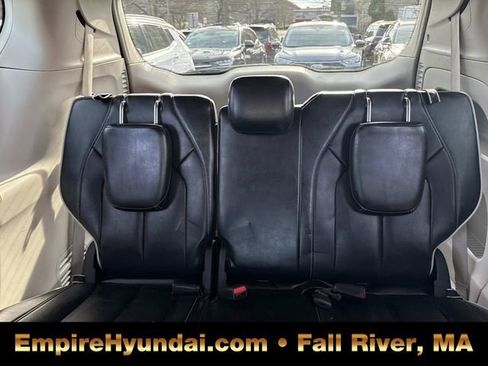 Used 2023 Chrysler Pacifica Limited image 17