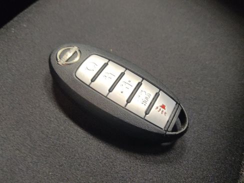 Used 2025 Nissan Altima 2.5 SV FWD image 32