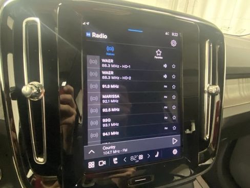 Used 2025 Volvo XC40 B5 Core image 22