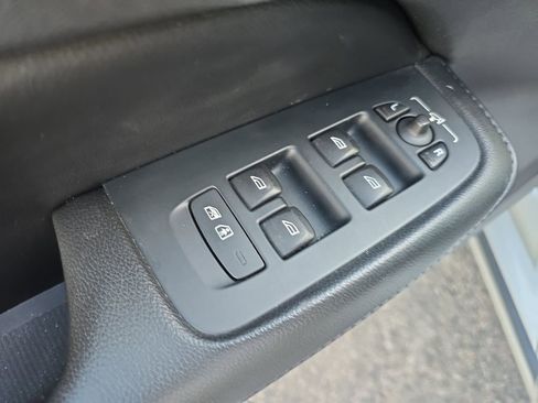 Used 2020 Volvo S60 T5 Momentum image 16