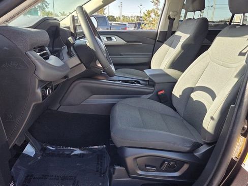 Used 2025 Ford Explorer Active RWD image 12