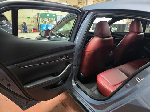 Used 2023 MAZDA MAZDA3 s image 15