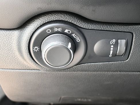 Used 2025 Dodge Durango GT RWD image 9