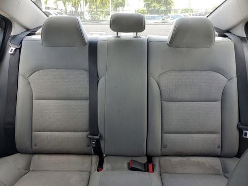 Used 2017 Hyundai Elantra SE image 22