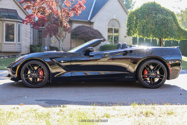 Used 2014 Chevrolet Corvette Stingray Convertible w/ 3LT Preferred Equipment Group RWD image 2