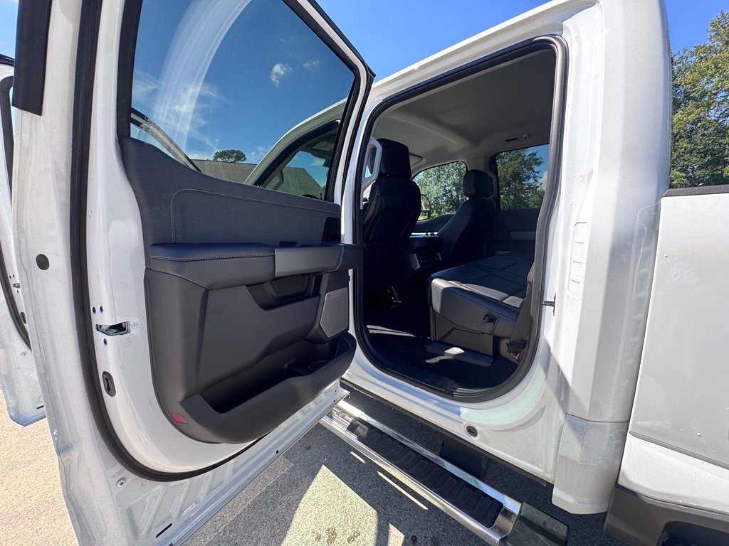 Used 2026 Ford F250 Lariat AWD/4WD image 15