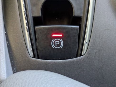 Used 2021 Toyota Camry XLE w/ Navigation Upgrade Package image 29