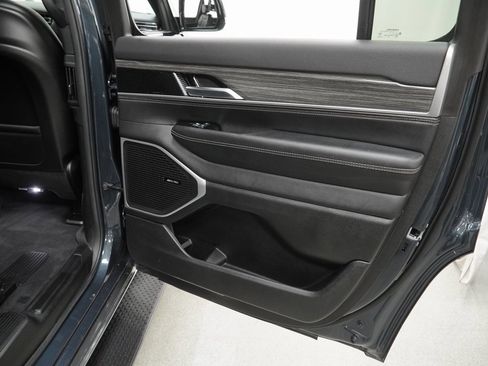 Used 2022 Jeep Wagoneer Series III w/ Flexible Seating Group image 41