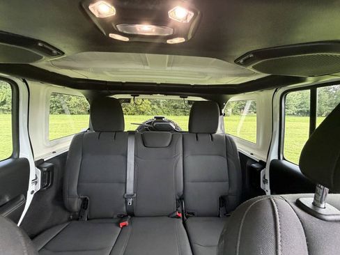 Used 2021 Jeep Wrangler Unlimited Sahara AWD/4WD image 19