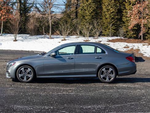 Used 2018 Mercedes-Benz E 300 4MATIC image 3