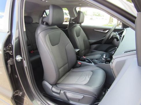 Used 2023 Kia Niro EX Touring image 23