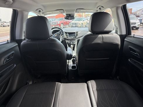 Used 2022 Chevrolet Trax LT w/ Driver Confidence Package image 5