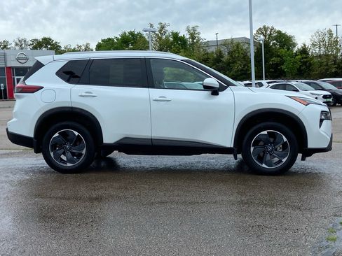 Used 2024 Nissan Rogue SV w/ SV Premium Package FWD image 9