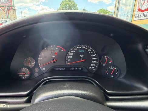 Used 1999 Chevrolet Corvette Coupe w/ Memory Pkg RWD image 21