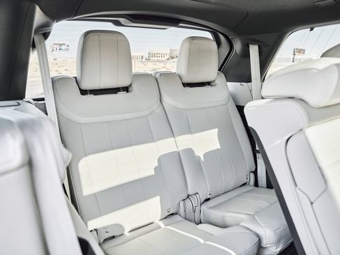 Used 2026 Land Rover Range Rover Long Wheelbase SE AWD/4WD image 42