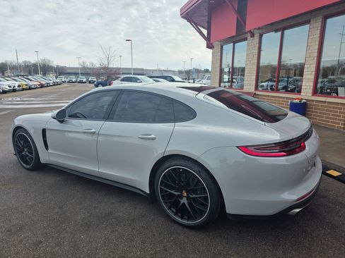 Used 2020 Porsche Panamera image 4