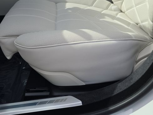 New 2026 BMW 750e xDrive image 21