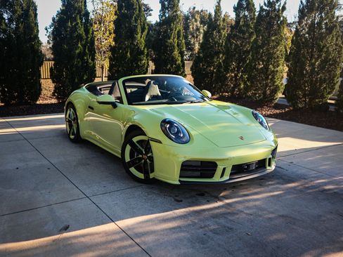 Used 2025 Porsche 911 Carrera image 3