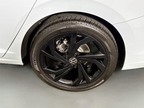 Used 2025 Volkswagen Jetta SE image 33