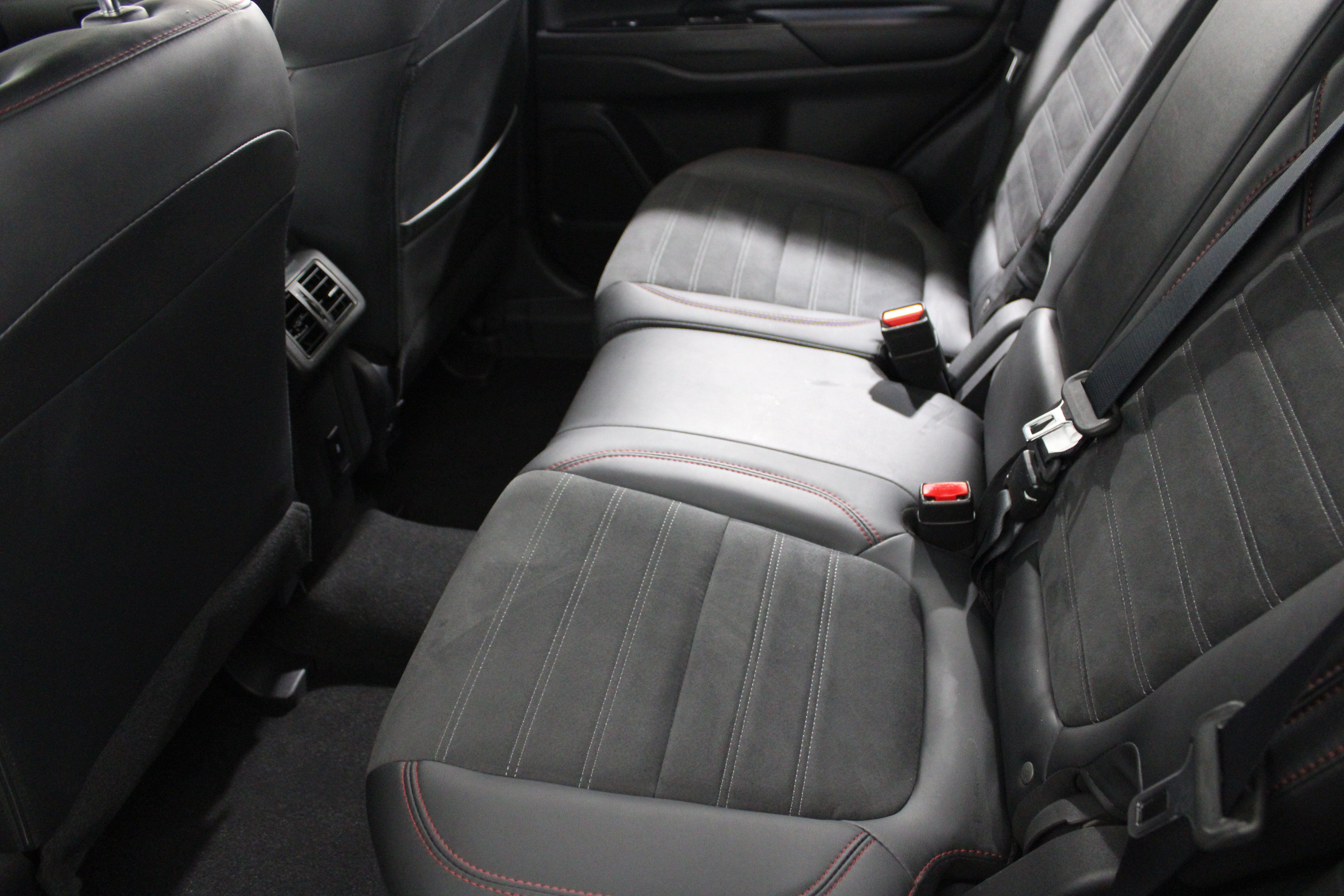 Used 2020 Mitsubishi Outlander SE FWD image 31