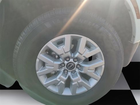 Used 2024 Nissan Frontier SV w/ SV Convenience Package image 14