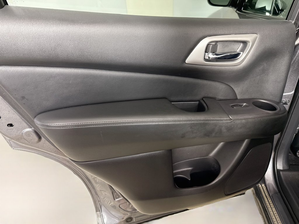 Used 2020 Nissan Pathfinder SV AWD/4WD image 25