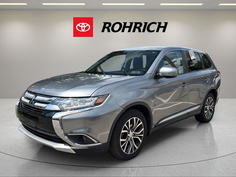 Used 2018 Mitsubishi Outlander LE FWD image 1