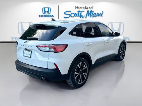 Used 2022 Ford Escape SE w/ SE Sport Appearance Package image 6