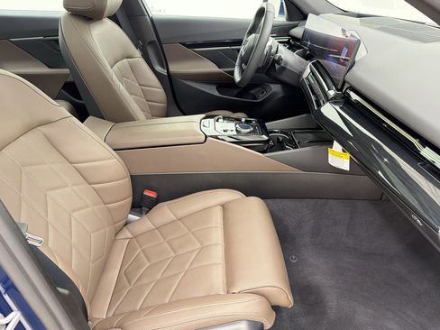 Used 2025 BMW 530i w/ Premium Package RWD image 26