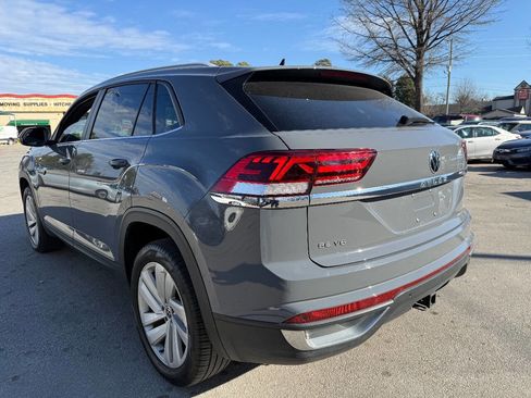 Used 2021 Volkswagen Atlas Cross Sport SE w/ Panoramic Sunroof Package image 4