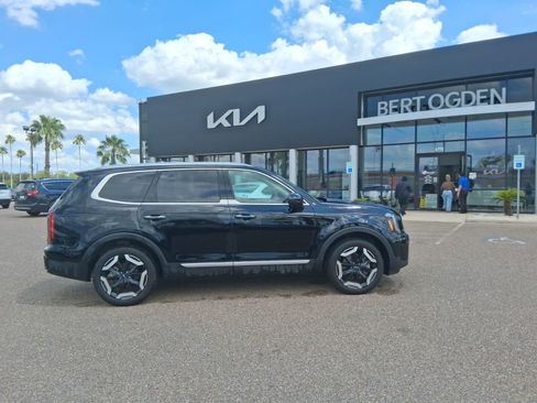 Used 2025 Kia Telluride S FWD image 3