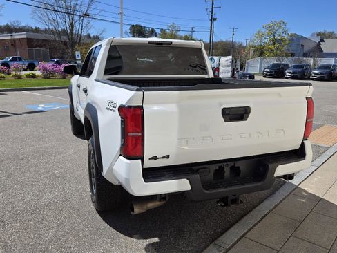 Used 2024 Toyota Tacoma TRD Off-Road AWD/4WD image 11