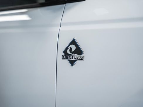 Used 2025 Ford Bronco Outer Banks image 18