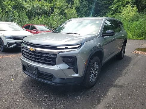 Used 2024 Chevrolet Traverse LS FWD image 8