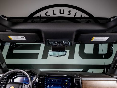 Used 2025 Chevrolet Silverado 2500 High Country w/ High Country Premium Package image 9