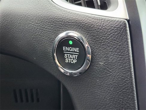 Certified 2022 Ford Edge SE w/ Black Appearance Package image 24