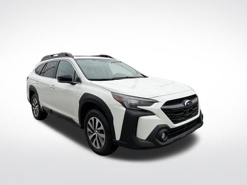 Used 2023 Subaru Outback Premium image 3