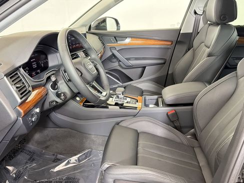 Used 2023 Audi Q5 2.0T Prestige w/ Prestige Package image 5