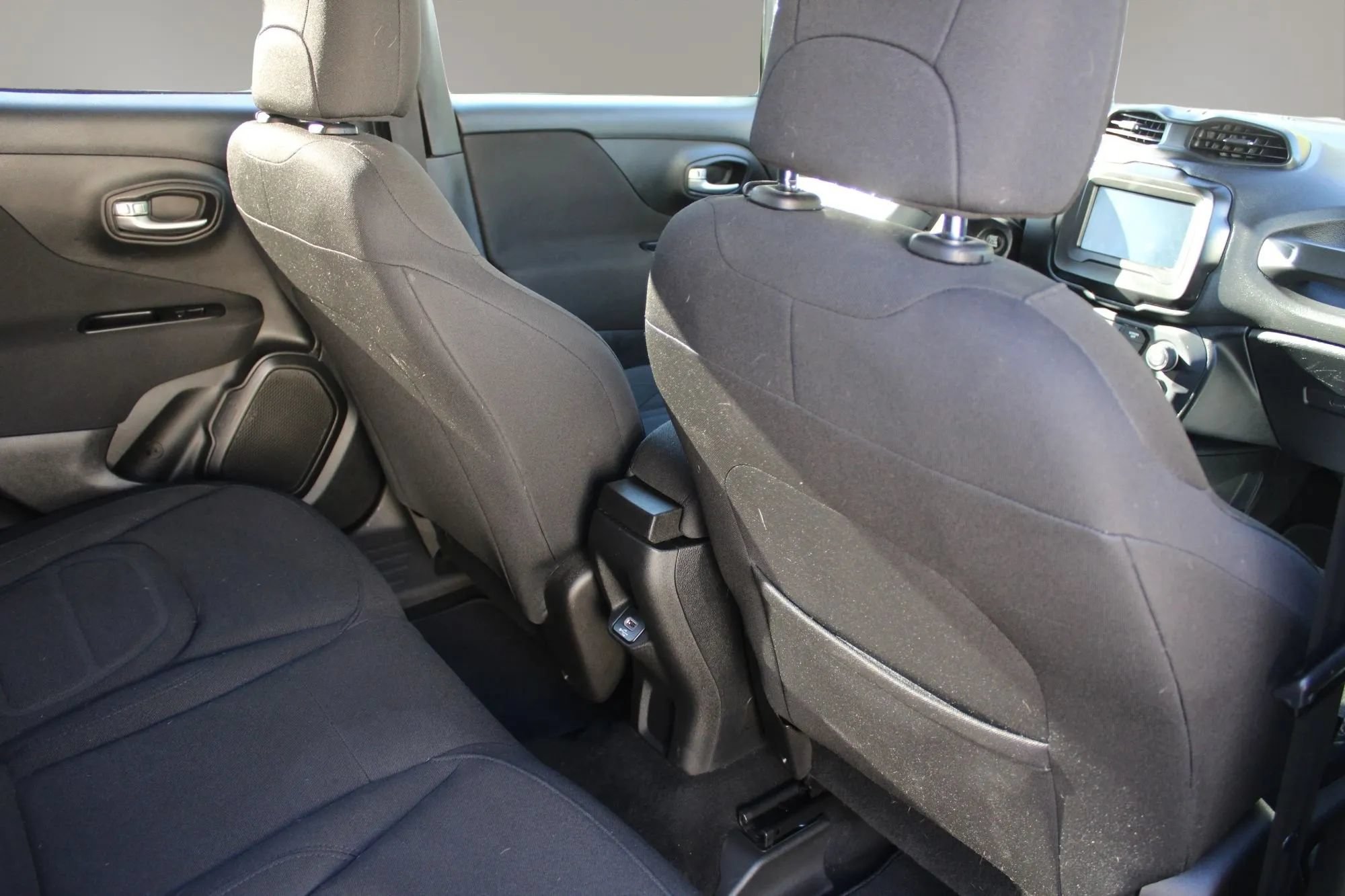 Used 2019 Jeep Renegade Latitude FWD image 25