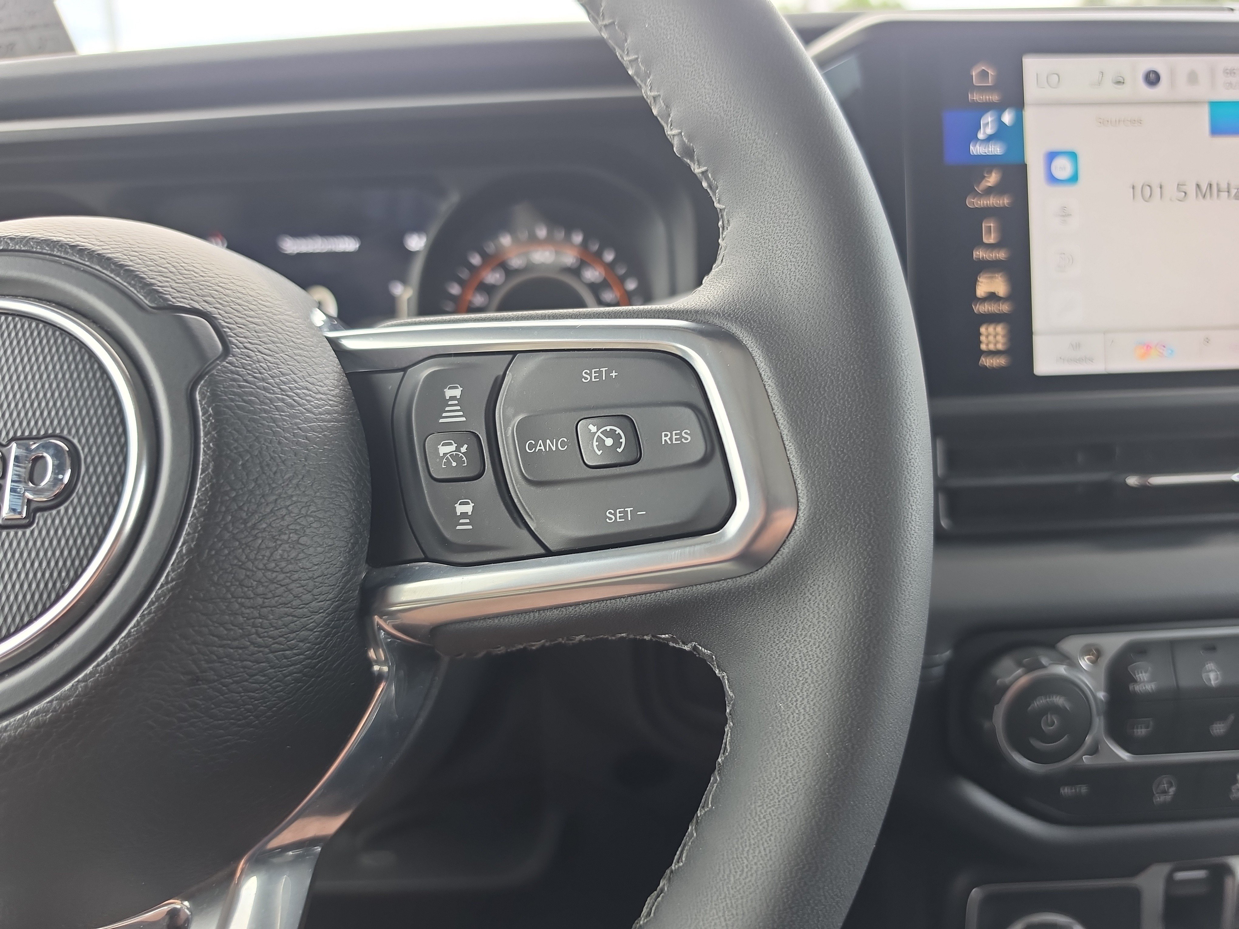Used 2026 Jeep Wrangler Unlimited Sahara AWD/4WD image 22