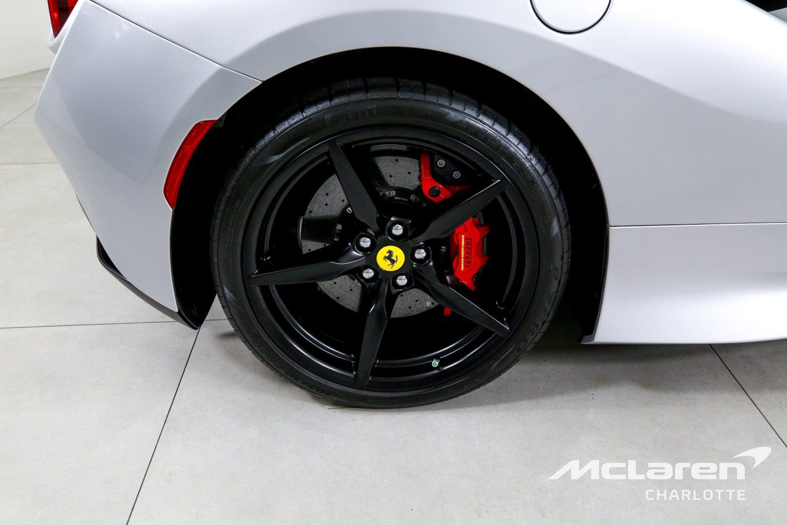 Used 2022 Ferrari F8 Tributo RWD image 31