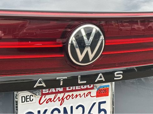 Used 2024 Volkswagen Atlas Peak Edition SE AWD/4WD image 15